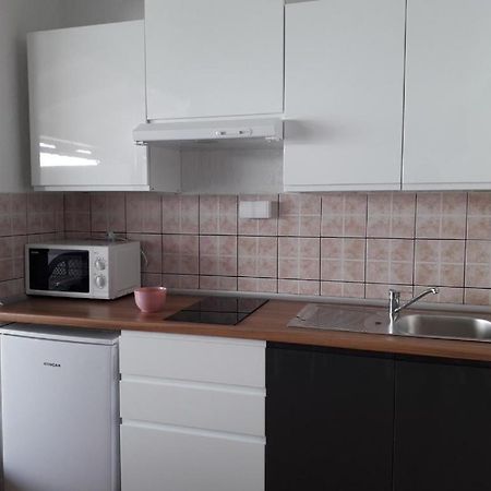 Mali Delfin Apartment Свети Юрай Екстериор снимка