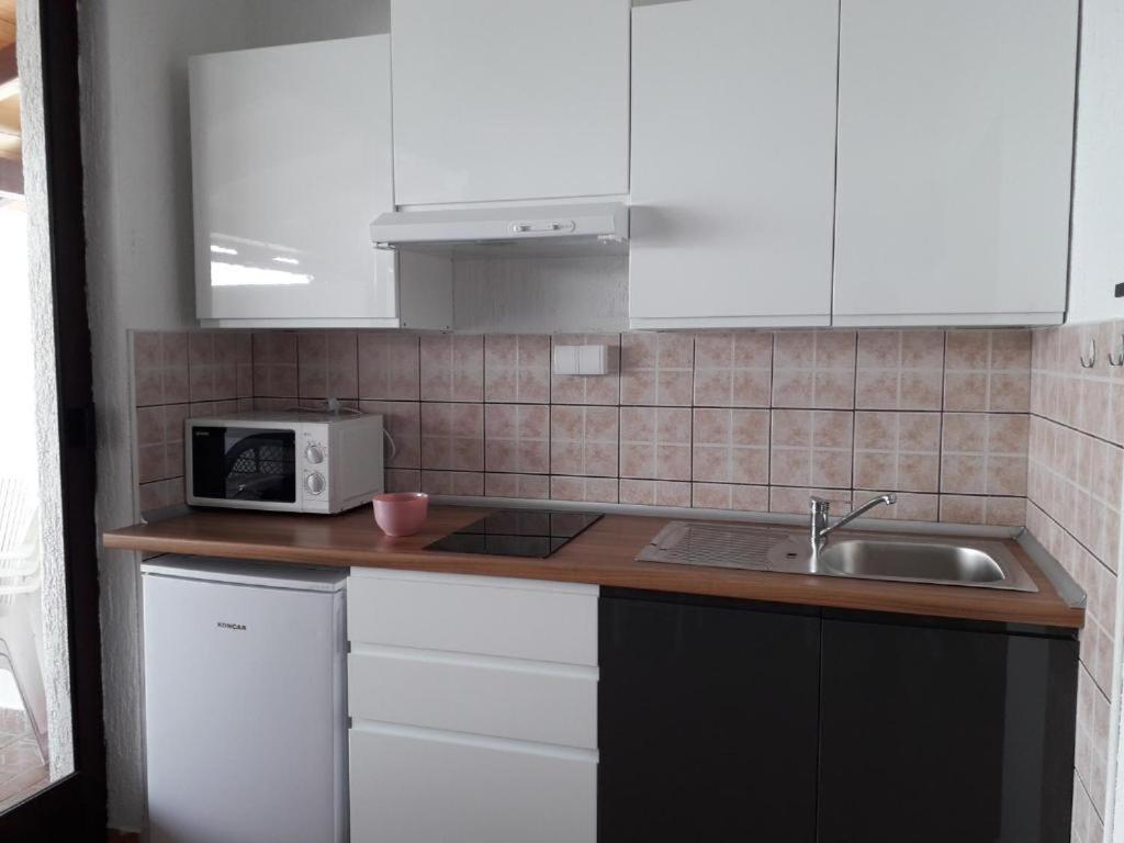 Mali Delfin Apartment Свети Юрай Екстериор снимка