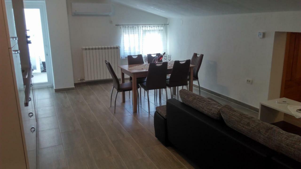 Mali Delfin Apartment Свети Юрай Екстериор снимка